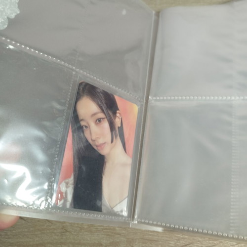 Kpop photocard holder album like new, space for 8 cards