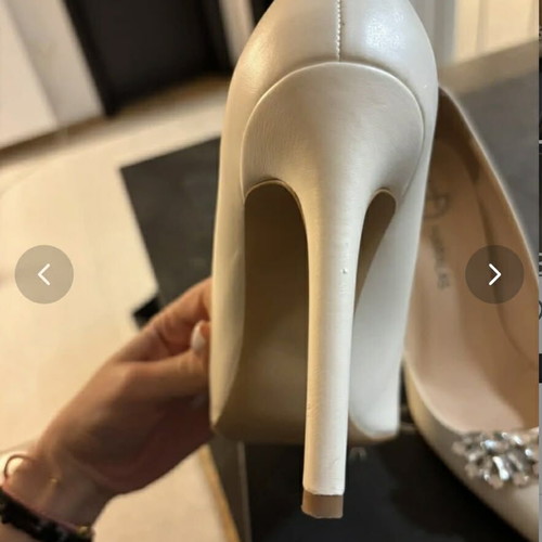 Haralas leather white pearl pumps like new, size 37