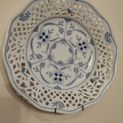 Porcelain wall decoration set of 4 plates like new