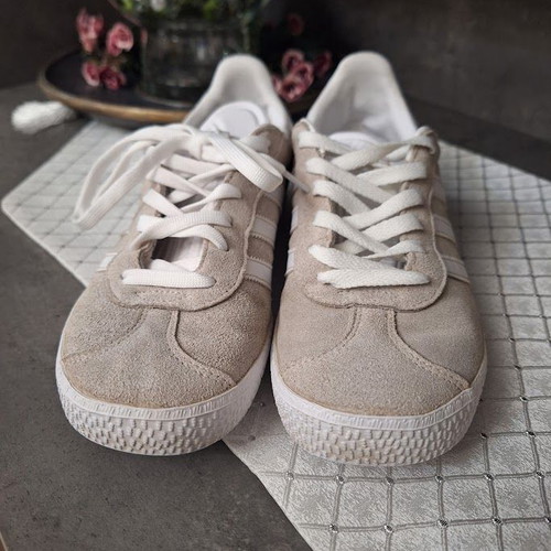Adidas Originals Gazelle J Sneakers size 38 beige white like new