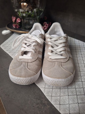 Adidas Originals Gazelle J Sneakers size 38 beige white like new