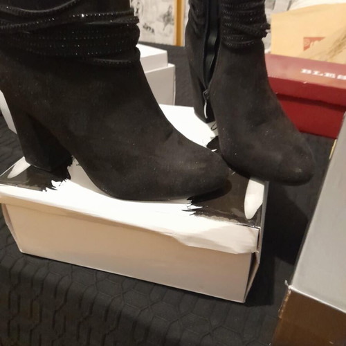Black ankle boots like new, comfortable size 38