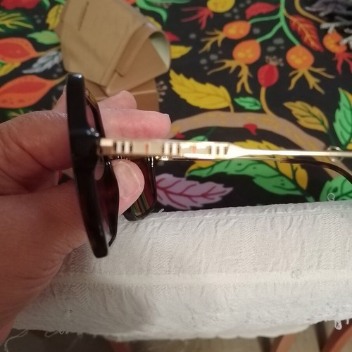 Burberry sunglasses like new, black