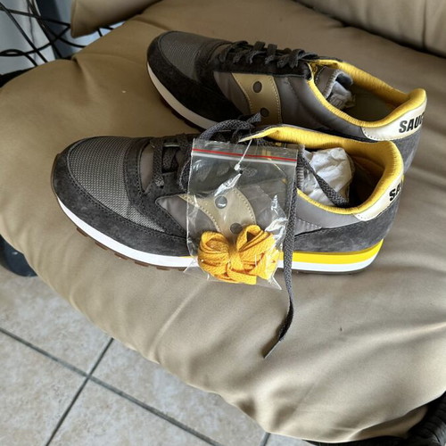 Saucony men's sneakers new, size 44, gray and yellow