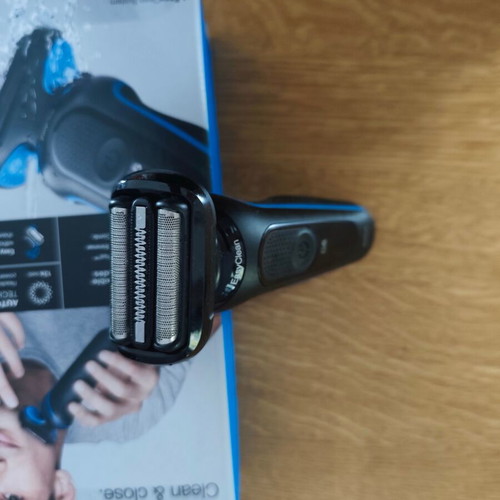 Braun Series 5 EasyClean shaver like new