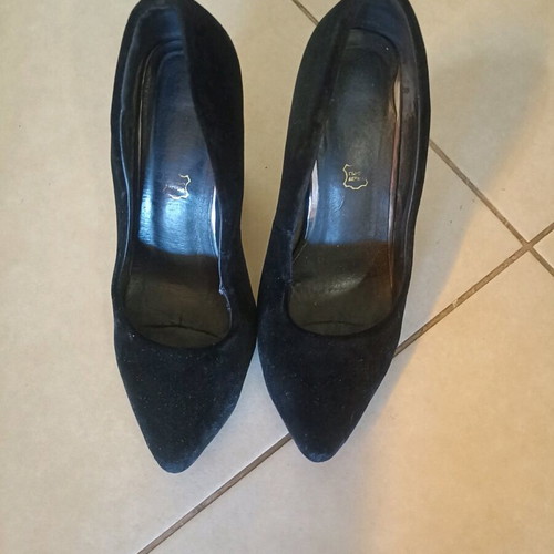 Black velvet pumps size 38 used with thick heel