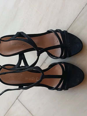 Sante black sandals size 37 like new