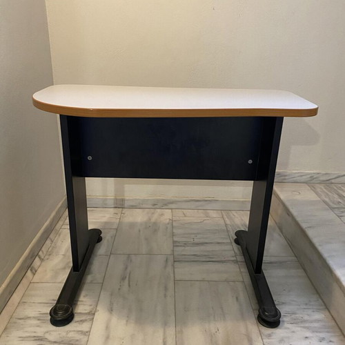 Desk table used, in excellent condition, 3 available