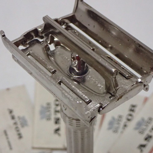 Gillette Slim Adjustable 1-9 DE safety razor 1966 used with blades