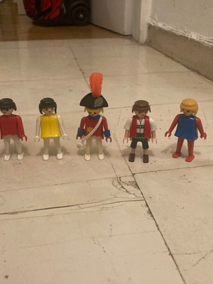 Playmobil figures like new, pack of 28 from 80s to today
