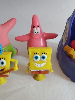 Viacom SpongeBob Square Pants figures used, pack