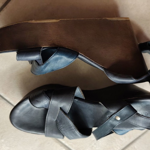 Leather platform sandals size 40 blue used