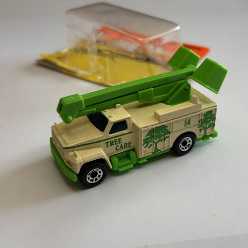 Matchbox 1993 No 74 Utility Truck Tree Care like new