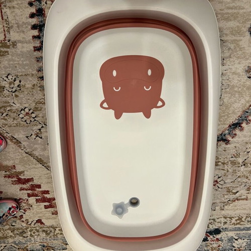 Folding baby bathtub like new