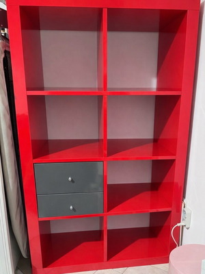 Βιβλιοθήκη κόκκινη με δύο συρτάρια σαν καινούργια