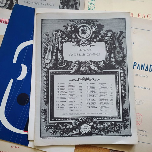 Guitar sheet music like new, pack of 10 classical pieces