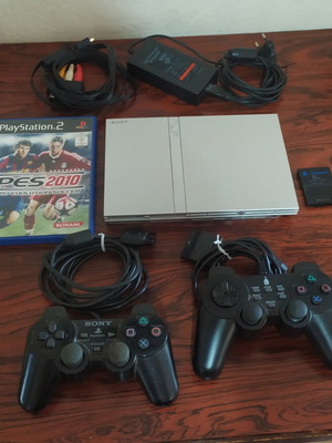 PlayStation 2 slim μεταχειρισμένο με δύο τηλεχειριστήρια και PES2010