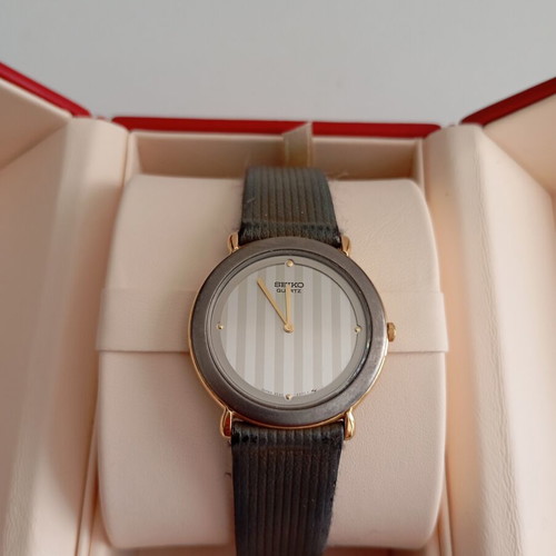 Seiko quartz watch unisex used, gray color