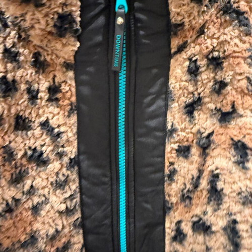 Leopard fleece used, warm and soft with pockets and zipper