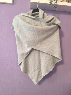 Triangle scarf gray new