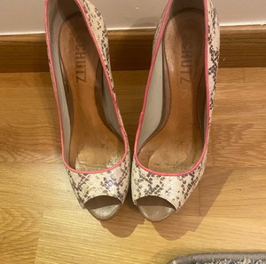Peep Toe Schutz