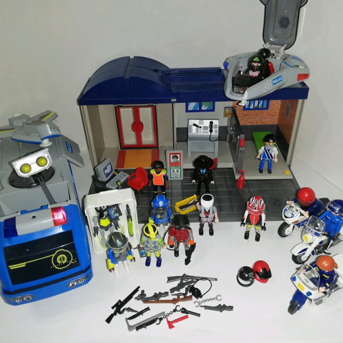 Playmobil Police station with 3 motorcycles, car, spaceship and 15 figures like new