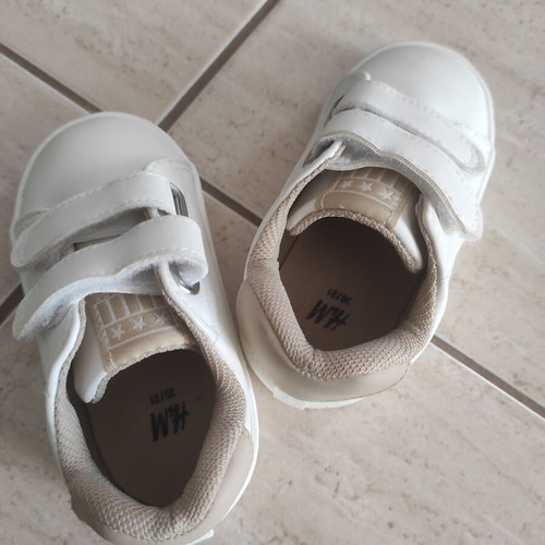 H&M sneakers white like new, sizes 20-21