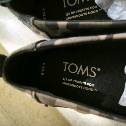 TOMS kids shoes like new, size 31, camouflage slip-ons