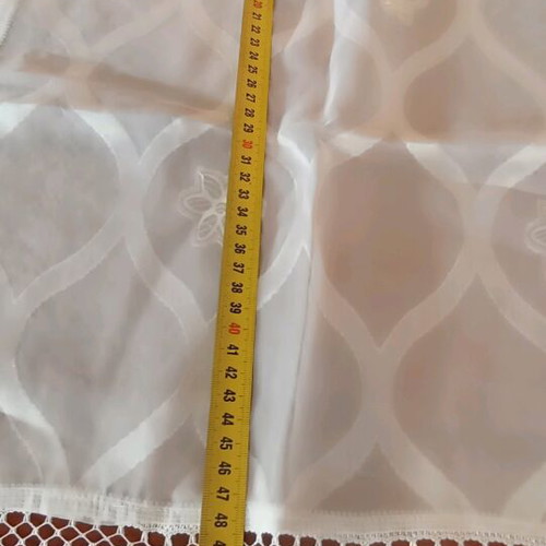 Set of 4 table linens like new, 2 squares 56x56 and 2 36x36