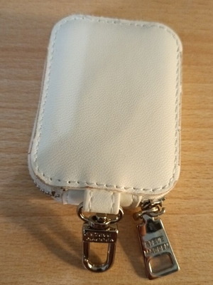 Steve Madden lighter case new, white with zipper and hook