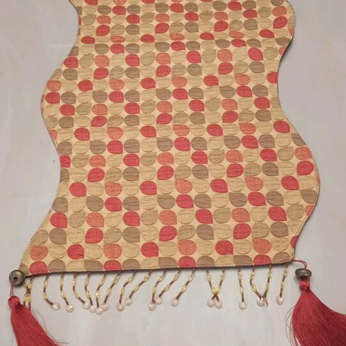 English table runner set like new with 2 sizes and cushion