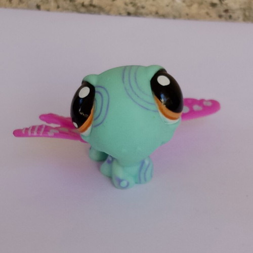 Littlest Pet Shop figure like new by Hasbro