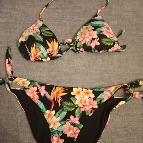 MC2 Printed Bikini like new, colorful, size S