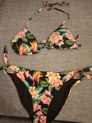 MC2 Printed Bikini like new, colorful, size S