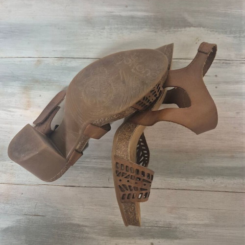 Yokono sandals size 40 used, brown with thick heel