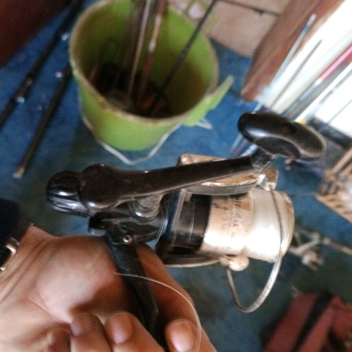 Fishing reel like new, spinning type, gear ratio 5.1:1