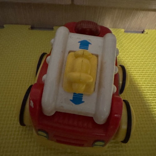 Wobbling Rescuers fire truck used with sound and light