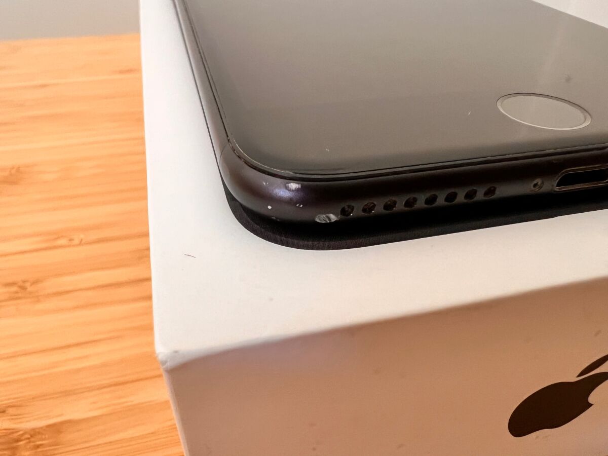 iPhone 7 Plus 32GB Black used, battery 81% - € 80,00 - Vendora.cy