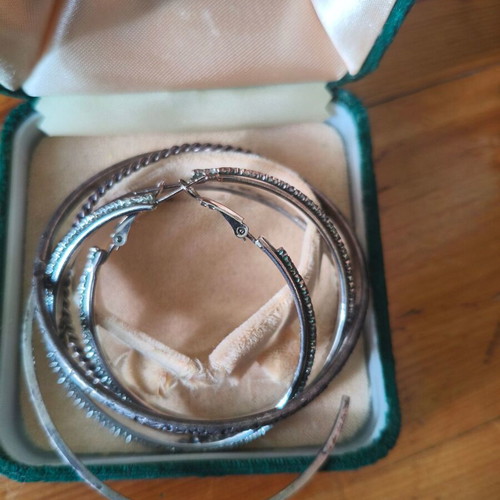 Old bracelets and earrings like new, silver color