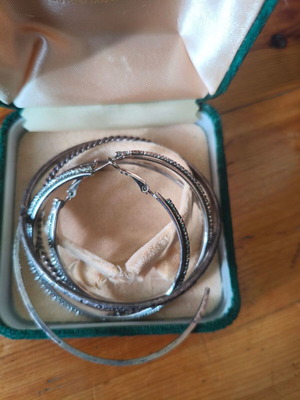 Old bracelets and earrings like new, silver color