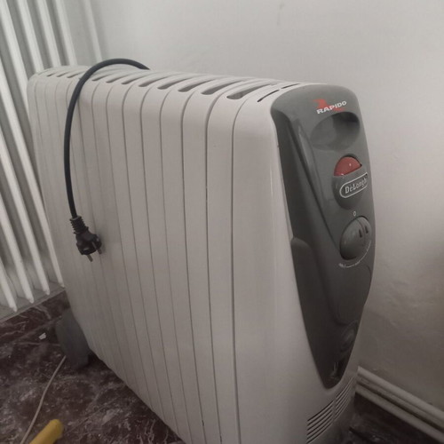 Delonghi electric oil radiator like new, 2500 kWh