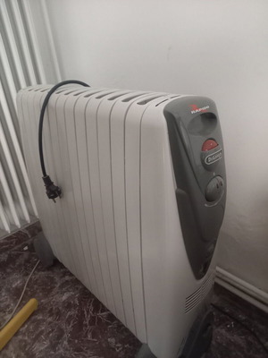 Delonghi electric oil radiator like new, 2500 kWh