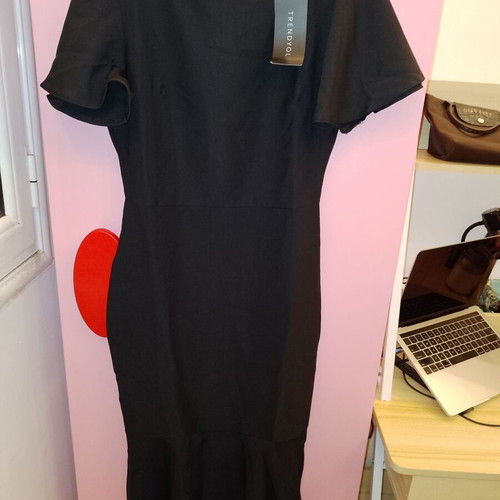 Midi dress black with ruffles and gift pouch new