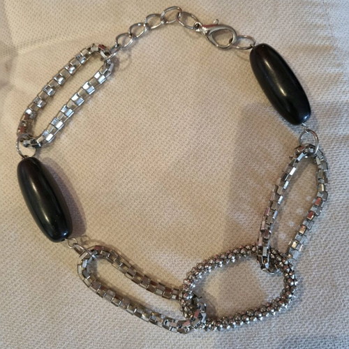 Faux bijoux necklace new, black and silver