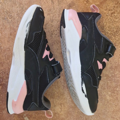 Puma athletic shoes size 30 used, black