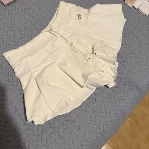 White Deha short shorts size M like new