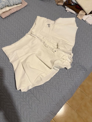 White Deha short shorts size M like new