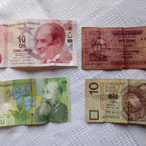 Coins and banknotes used from 19 countries, pack of 83 coins and 4 notes