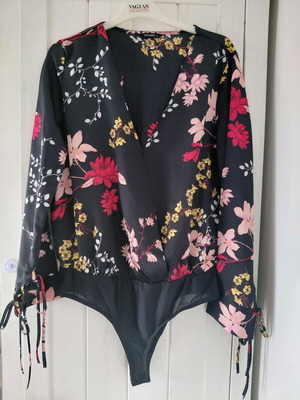 Floral satin bodysuit shirt size M like new, black