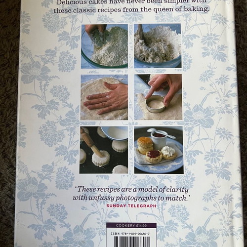 Mary Berry's Simple Cakes coffee table book like new